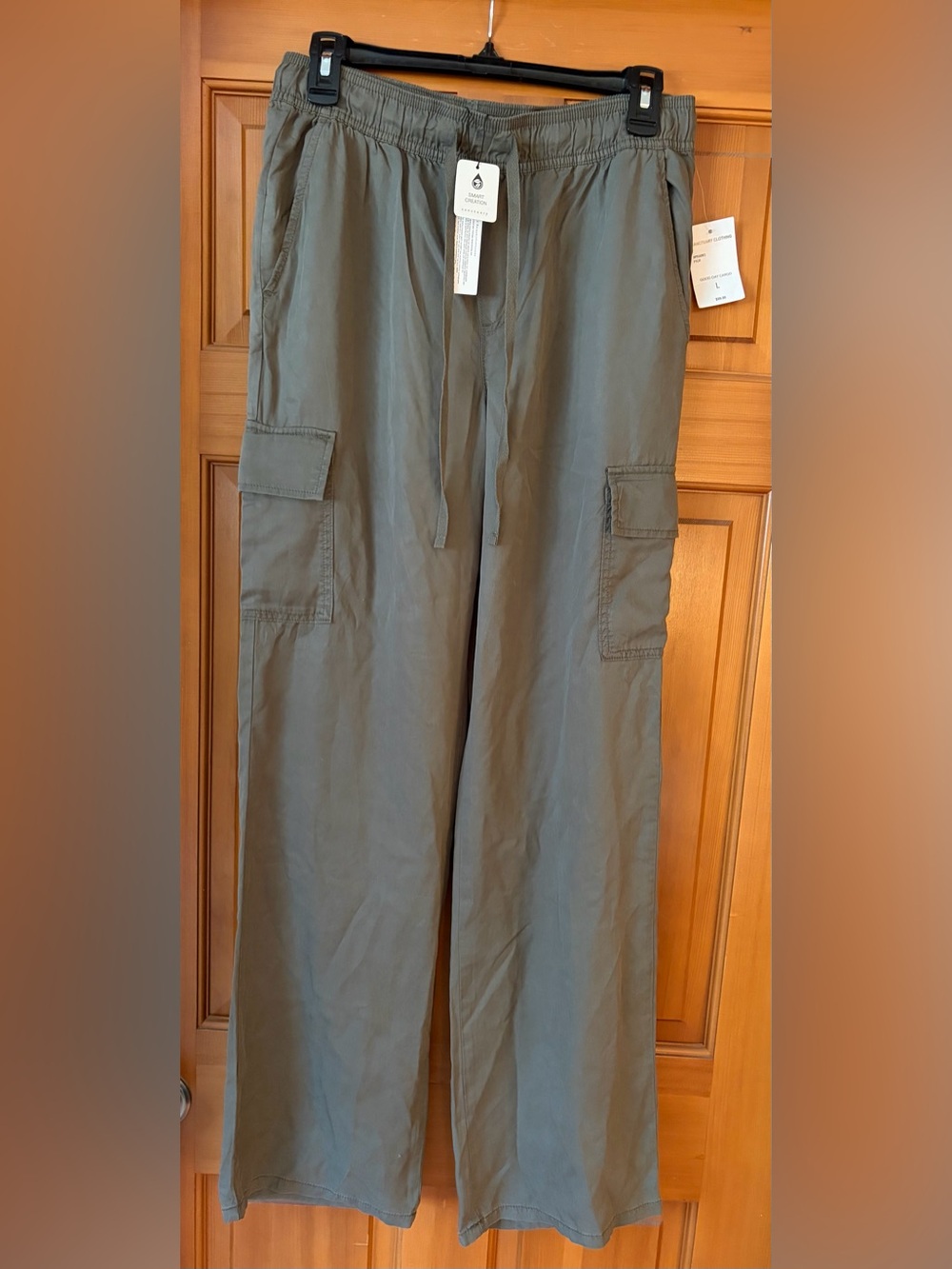 Sanctuary Women’s Cargo Drawstring Pants. Lightweight and soft. Size L NWT Olive
